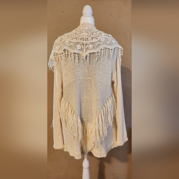 Buckle Cream cardigan - Picture 4 of 7